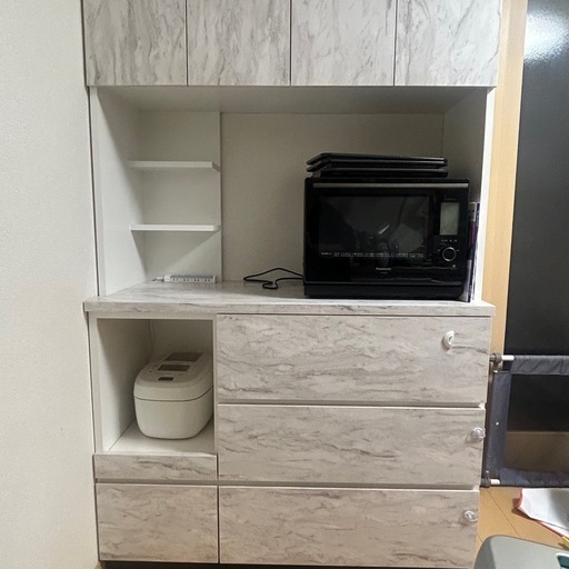 造作家具　ホテルライク　大理石柄カップボード