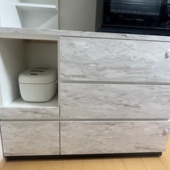 造作家具　ホテルライク　大理石柄カップボードの画像