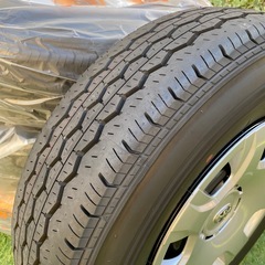 ハイエース　新車外し　タイヤホイール4本の画像