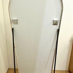 大きなアーチ型姿見の画像