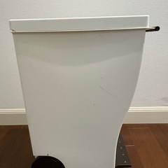 ペダル付き収納 又は ゴミ箱
 の画像