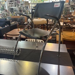 イタリアモダン アームチェア シンプル おしゃれ いんてりインテリアの画像