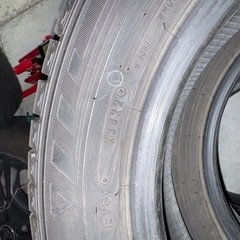 スタッドレスタイヤ　ダンロップ　バリ溝の画像