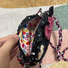 スパンコール猫ポシェットの画像