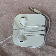 有線イヤホンの画像