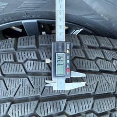 225/65/17ハリアーなどに。スタッドレスホイール付の画像