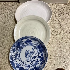 グラタン皿と大皿の画像