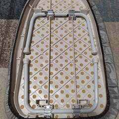 ロータイプのアイロン台の画像