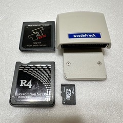 code Freak, R4/Revolution for DS, DSTT for NDS/NDSL 3個セットの画像