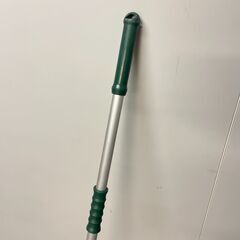 J7P2388 ステンレス 窓ホー アルミ柄 135cm 草刈り 除草 長柄 農具 用具 工具 畑土ならし ガーデニング 道具 現状の画像