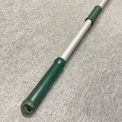 J7P2388 ステンレス 窓ホー アルミ柄 135cm 草刈り 除草 長柄 農具 用具 工具 畑土ならし ガーデニング 道具 現状の画像