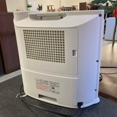 A2511-165 SHARP 加湿セラミックファンヒーター HX-L120-W プラズマクラスター 2020年製 ホワイト 通電確認済み キズ汚れ有りの画像