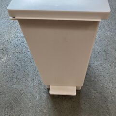 ゴミ箱の画像