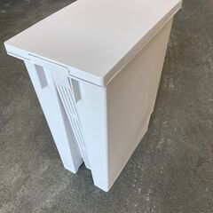 ゴミ箱の画像