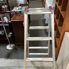 ロ2511-242 アルミ製　脚立　3段　キズ汚れ有りの画像