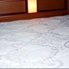 ダブルベッドの画像