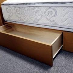 ダブルベッドの画像