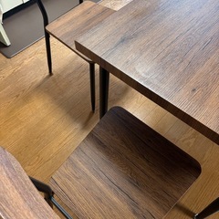 ダイニングテーブル(お話し中)の画像