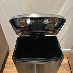 ステンレスごみゴミ箱の画像