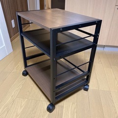 キャスター付きサイドテーブルの画像
