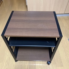 キャスター付きサイドテーブルの画像