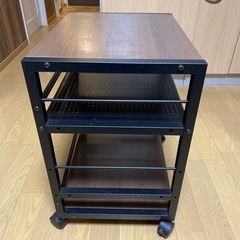 キャスター付きサイドテーブルの画像