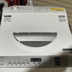 ２０２０年製　縦型洗濯乾燥機　全自動洗濯機　シャープ　洗濯５．５ｋｇ／乾燥３．５ｋｇ　シルバー／ホワイト　ヒーター乾燥　穴なしステンレス槽　ＥＳ－ＴＸ５Ｄの画像