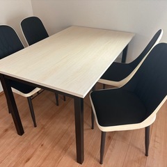 新品食卓5点セット！22800円
の画像