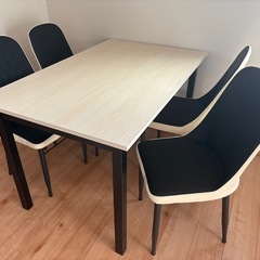 新品食卓5点セット！22800円
の画像