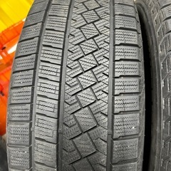 215/60R16 2023年製造 バリ溝 ピレリ  ICE ZERO 4本の画像