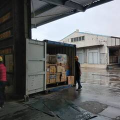 コンビニ商品の仕分け作業の画像