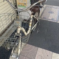 ブリヂストン　ラピス　白　カゴ付き自転車　ギアなし　前後ろカゴ付き　かぎあり　26インチ の画像