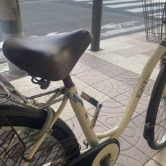 ブリヂストン　ラピス　白　カゴ付き自転車　ギアなし　前後ろカゴ付き　かぎあり　26インチ の画像