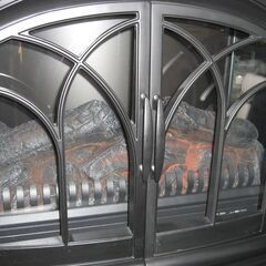 （1台限り★ジモティー特典あり★暖炉のように薪にともる炎の揺らぎが心地良い）ニトリ　ワイド暖炉型ファンヒーターIQ　BK　２０１９年製　BLT-999B-3-BK　黒　高く買取るゾウ八幡東店の画像