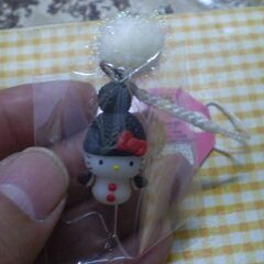 ブラック 雪だるま・ニット帽キティ 根付 ご当地キティの画像