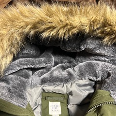 GAP カーキ上着の画像