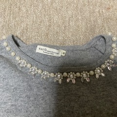 グレーのニットの画像