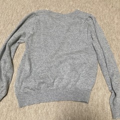 グレーのニットの画像