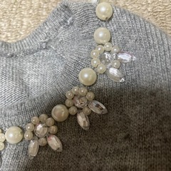 グレーのニットの画像