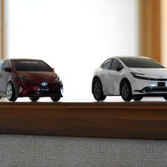 プリウス　新型、旧型 プルバックカーの画像