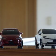 プリウス　新型、旧型 プルバックカーの画像