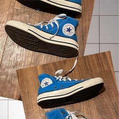 コンバース ブルー ミドルカット スニーカーの画像