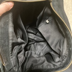 スエードの斜め掛けカバンの画像