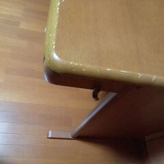 小泉産業株式会社勉強机の画像