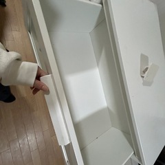 【取引中】13日までベビーゲート付き　IKEA チェストの画像