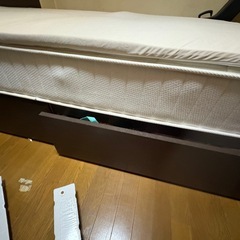 ダブルベッド
の画像