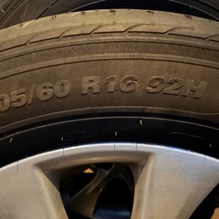 70系ヴォクシー トヨタ純正アルミホイール　山ありタイヤ、ナット付き 205/60/16の画像