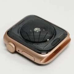 Apple Watch SE 第1世代/GPS/40mm/A2351/ゴールド〈MKQ03J/A〉 (2)の画像