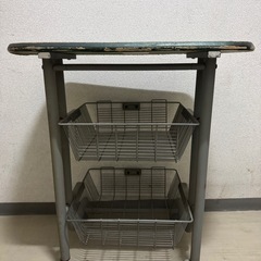 バスケットワゴンの画像