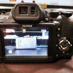 【決定いたしました】FUJIFILM　FinePix HS10　デジタルカメラの画像